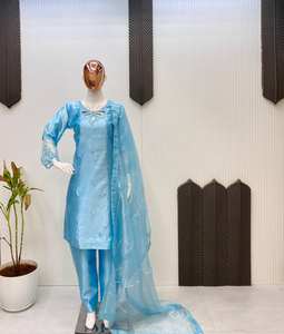 Conjunto Exclusivo de Diseñador de 3 Piezas, Ropa Tradicional India para Fiesta, con Cuentas en Relieve, Secado Rápido, para Todas las Temporadas, Kurti, Pantalón Liso, Satén Moss - Product Image 1