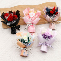 Cadeau pour la Saint-Valentin, la fête des mères, un anniversaire : hortensia, fleur éternelle, petite rose Austin, boîte cadeau, bouquet fait main, modèle CN