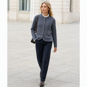 <span class=keywords><strong>Cardigan</strong></span> in Lana 100% Certificato GOTS per Donna, Etichetta Privata e OEM Personalizzabile, con Fibbia Floreale e Bordo in <span class=keywords><strong>Pizzo</strong></span> - Product Image 3