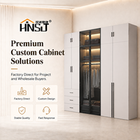 Armoire autoportante élégante blanche personnalisée à 4-6 portes, design moderne pour la maison, meubles de chambre à coucher, caractéristique durable