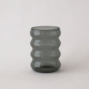 Tazze <span class=keywords><strong>da</strong></span> caffè <span class=keywords><strong>in</strong></span> <span class=keywords><strong>vetro</strong></span> ondulato colorato <span class=keywords><strong>borosilicato</strong></span> resistente al calore soffiato a bocca su misura per bere - Product Image 3