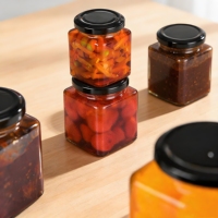 Vente chaude, échantillon gratuit d'usine, récipient alimentaire en verre transparent personnalisé de forme carrée, vide, 150 ml, pot de stockage avec couvercle à vis