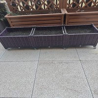 Jardinière rectangulaire surélevée en rotin PP écologique, durable et légère, avec roulettes
