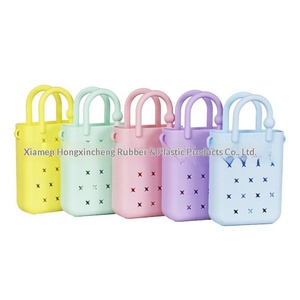 En stock al por mayor: Bolso de playa de silicona para niñas, pequeño, impermeable, con diseño cuadrado hueco y orificios, estilo DIY, lindo, tipo bandolera para niños. - Product Image 2