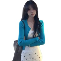 Conjunto de dos piezas de punto para mujer: Cárdigan corto y camisola de cuello redondo de manga larga de viscosa, ajuste ceñido, estilo coreano dulce, para uso diario y fin de semana, de fábrica.