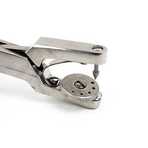 مجموعة أدوات عزل الأسنان المطاطية تشمل مشابك وأدوات تثبيت وملقط - Product Image 3