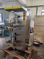 Système de remplissage d'eau automatique à haute vitesse 500 LPH pour boissons et emballages en sachet – Machine de remplissage de sachets d'eau pure