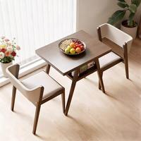 Ensemble de salon de jardin compact avec une table et deux chaises, table basse et chaises adaptées à une salle à manger ou à un appartement