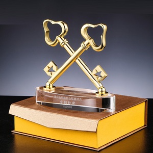 مخصصة شكل فريد المعادن الحرف اليدوية الكأس جوائز معدنية شكل مفتاح جائزة - Product Image 4