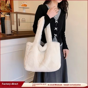Borsa personalizzata autunno inverno morbida e soffice borsa da donna in peluche borsa Tote in <span class=keywords><strong>pelliccia</strong></span> sintetica <span class=keywords><strong>con</strong></span> fodera per negozi di trucco in tessuto di marche di moda - Product Image 5