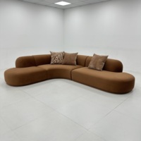Luxuriöses Modernes Dreisitzer-Ecksofa mit Kurve, Samt-Bezug, Hochdichter Schaumstoff, Modulares Design für Villa und Hotel