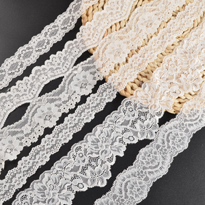 Ruban de dentelle de garniture de motif floral de tricot de chaîne pour décorer la conception florale et la lingerie - Product Image 1