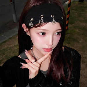 Fascia Elastica per Capelli Stile Punk con Fori Metallici Rotondi, Turbante <span class=keywords><strong>in</strong></span> Tessuto Elasticizzato per Festival Rock, Fascia per Capelli alla Moda per Donne - Product Image 2