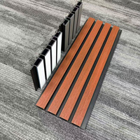 Panneau mural extérieur en bois rainuré moderne et classique, co-extrusion WPC, imperméable, antistatique, résistant à l'humidité, pour l'agrandissement des espaces de divertissement