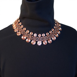 Collar Decorativo de Cobre Hecho a Mano, Pieza de Joyería Elegante, Perfecto para Regalos y Ocasiones Especiales - Product Image 1