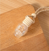 Vente en gros de bouteille en verre de parfum de 8ml en forme de tête de mort diffuseur de parfum de voiture avec corde suspendue bouteille d'aromathérapie en cristal