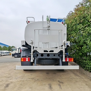 Camión Cisterna de Agua Sinotruk HOWO 4x2 de 9000L para Limpieza de Carreteras, Control de Polvo y Uso en Obras de Construcción - Product Image 6