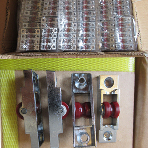 Ruote in nylon per porte scorrevoli in PVC, rodini semplici senza binario per finestre in UPVC - Product Image 5