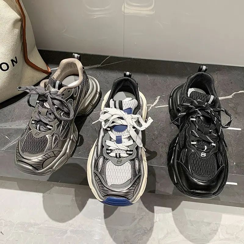 Scarpe da papà modello femminile nuova primavera e autunno esplosivo di alta qualità con scarpe da ginnastica con plateau nere retrò