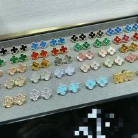 Meilleures ventes quotidiennes : Boucles d'oreilles clous trèfle vintage haut de gamme, style luxe léger, pour femme, en or 18 carats, nacre et acier inoxydable