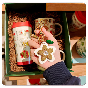 จี้พวงกุญแจรูปดอกเดซี่สุดน่ารัก - พวงกุญแจโลหะผสมสีทองและสีขาวสำหรับผู้หญิง, เครื่องประดับแฟชั่นสำหรับกุญแจ, กระเป๋า หรือกระเป๋าเดินทาง - Product Image 5