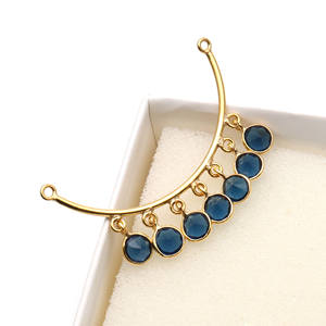 Candelabro hecho a mano Iolite Stone Latón Tiny 48 MM Colgante de piedras preciosas chapado en oro - Product Image 1