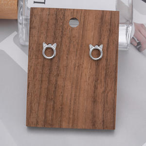 Серьги-гвоздики в форме кошки - Product Image 3