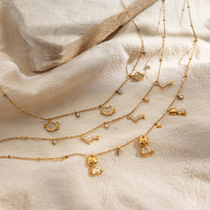 Collier J&D avec pendentif chaton et chien teckel en zircone cubique, hypoallergénique, plaqué or, bijou esthétique pour les amoureux des animaux - Product Image 5