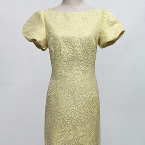 Sur mesure OEM/ODM – Robe midi décontractée pour femme, taille naturelle, couleur unie, tissu jacquard gaufré, manches bouffantes, style simple et tendance - Product Image 4