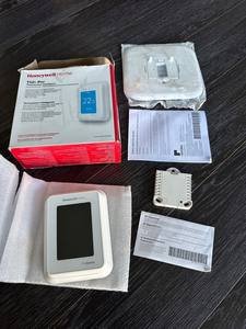 Home T10+ <span class=keywords><strong>Pro</strong></span> Smart Thermostat THX321WF3003W PLC - Product Image 1