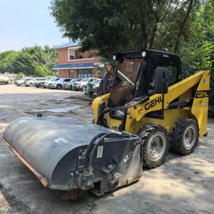 2023 <span class=keywords><strong>GEHL</strong></span> R164 Kompakt lader mit Kehrmaschine 500 Stunden Hervorragender Zustand - Product Image 2