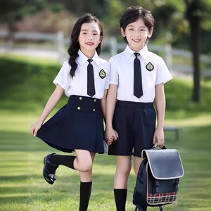 <span class=keywords><strong>ชุด</strong></span>นักเรียนฤดูร้อนสำห<span class=keywords><strong>รับ</strong></span>เด็กอนุบาล สไตล์อังกฤษ <span class=keywords><strong>ชุด</strong></span>นักเรียนเด็กประถม <span class=keywords><strong>ชุด</strong></span>นักเรียนประจำชั้นเรียน ผ้าฝ้าย แบบ unisex สำหรับงานรับ<span class=keywords><strong>ปริญญา</strong></span> - Product Image 1