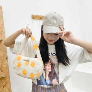 Sac à bandoulière/sac à main/sac sous le bras/sac de rangement en forme de cœur moelleux, mignon et en peluche. - Product Image 5