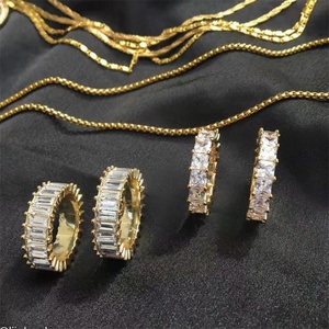 Anillos de Zirconia Cúbica AAA de Alta Gama, Anillo Baguette Chapado en Oro de 18k, Joyería de Acero Inoxidable para Mujer - Product Image 5