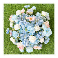 Boule de fleurs artificielles romantique et rêveuse, arrangement mixte d'hortensias bleus, de roses blanches et de marguerites africaines roses, centre de table pour décoration de mariage