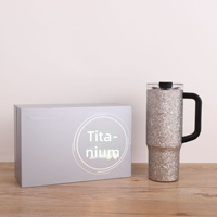 Nouvelle tasse de voyage isotherme en titane grande capacité avec paille, résistante à la glace, design moderne et minimaliste, portable pour l'extérieur, maintien au chaud 6-12 heures
