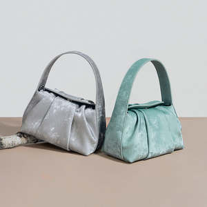 กระเป๋าถือแฟชั่นสไตล์เรโทรสำหรับผู้หญิงแบบใหม่  กระเป๋าหนังซาตินสะพายไหล่สำหรับผู้หญิง - Product Image 4