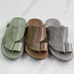 Sandales d'extérieur durables en PU pour hommes, à bout ouvert, semelle antidérapante, confortables, pour l'été, approvisionnement direct usine pour le marché d'Arabie Saoudite et des Émirats Arabes Unis - Product Image 2