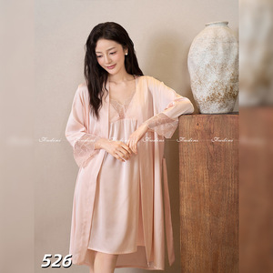 ชุดนอนผ้าไหมฟอร์ทีน ไอซ์ ซิลค์ รุ่น 526 สีชมพู สำหรับผู้หญิง คอลเลคชั่นฤดูใบไม้ผลิ 2026 - Product Image 1