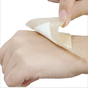 Medicazione ad alta assorbenza per ferite impermeabile in schiuma di Silicone con bordo per ulcera a pressione - Product Image 2