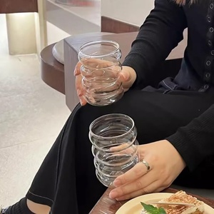 كوب زجاجي إبداعي قابل لإعادة الاستخدام سعة 16 أونصة مصنوع يدويًا من زجاج البوروسيليكات عالي الجودة للشرب بالجملة - Product Image 4