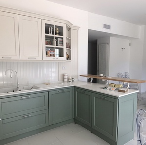 Mobile da <span class=keywords><strong>Cucina</strong></span> a L Balom Pronto da Montare, Stile Moderno Transizionale, Bianco Crema e Verde, con Isola - Product Image 2