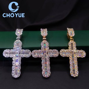 Colgante de Plata de Ley 925 Personalizado de Fábrica con Cruz de Moissanita y Corte Baguette para Hombre, Amuleto Hip Hop de Corte Redondo para Hombre, Pasa el Test de Diamantes GRA - Product Image 6