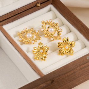 Pendientes Clásicos de <span class=keywords><strong>Perlas</strong></span> con Ojo de la Suerte, Pendientes de Acero Inoxidable Chapados en Oro con Forma de Flor para Mujer, Joyería de Estilo Vintage al por Mayor - Product Image 2