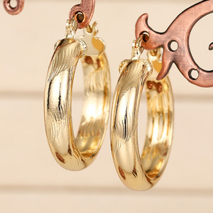 Pendientes personalizados, diseño con detalles de estilo industrial, inspiración vintage, pendientes de estilo moderno para fiestas y banquetes, regalo. - Product Image 3