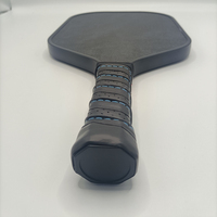 Raquette de pickleball personnalisée OEM haut de gamme, forme allongée, noyau en nid d'abeille réactif en PP, approuvée USAPA, revêtement en fibre de carbone T700