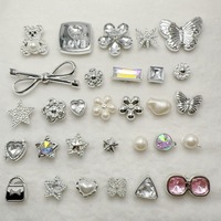 Accessoires de bijouterie en résine en forme de cœur, motif ours fleuri, série Argent, petit style spirale, breloques pour sabots, décorations de chaussures style Croc