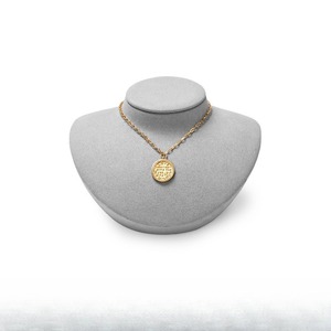 Expositor de lujo personalizado para collares, soporte de microfibra de alta gama para exhibición horizontal de collares tipo boloína. - Product Image 4