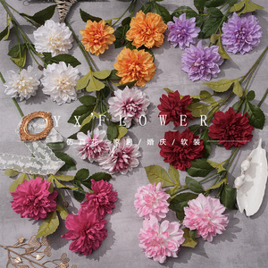 Bouquet de fleurs artificielles Yixuan à 3 têtes de dahlias, en soie, couleurs mélangées, toucher naturel, pour décoration de salon, vente en gros - Product Image 1
