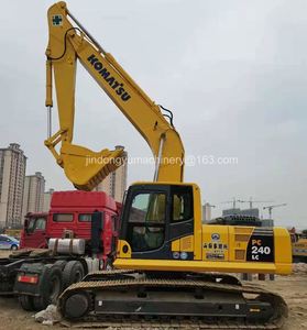 Excavatrice Komatsu PC240 d'occasion d'origine japonaise avec moteur et transmission, garantie 1 an, capacité de la benne de 1,5 m³, puissance de 141 kW, 100 % prête à l'emploi - Product Image 4